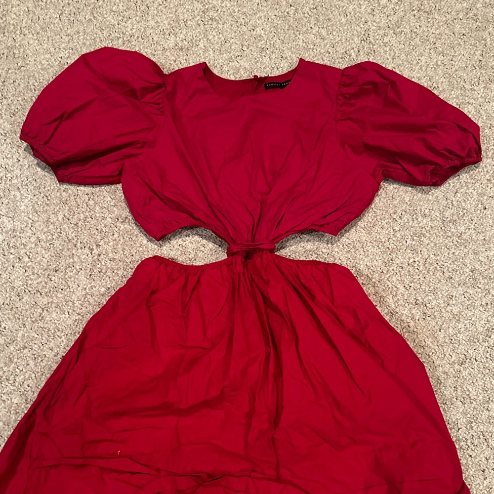 Red short dress with cut out - Picture 2 of 3